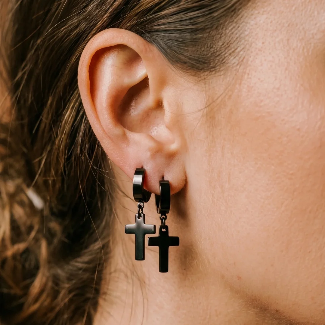 CROSS HANGER EARRINGS. - BLACK - Image 4