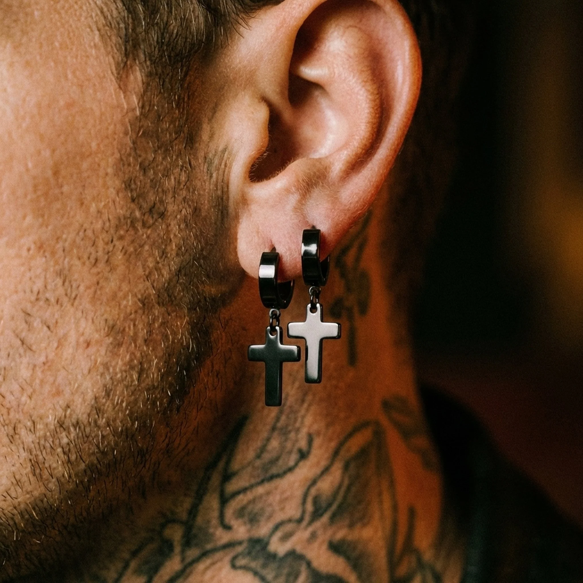 CROSS HANGER EARRINGS. - BLACK - Image 5
