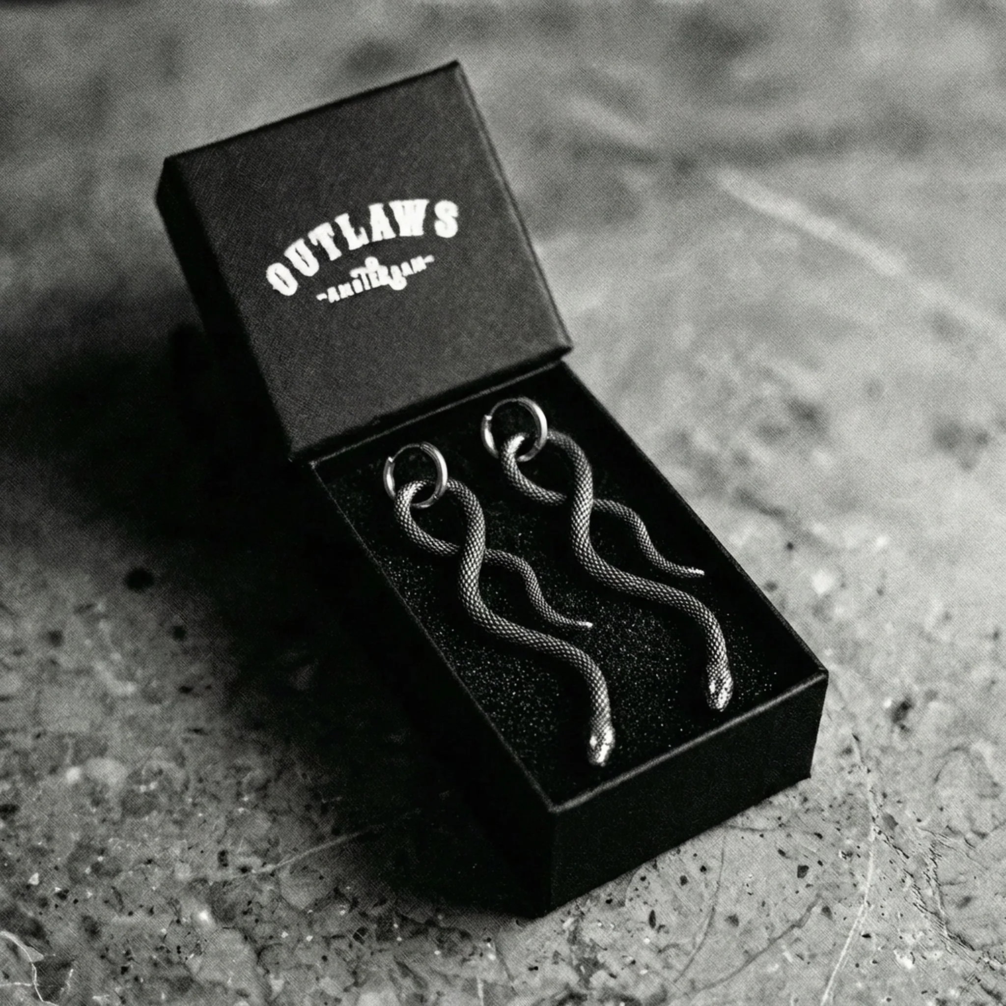 ETERNAL SLITHER EARRINGS. - Image 6